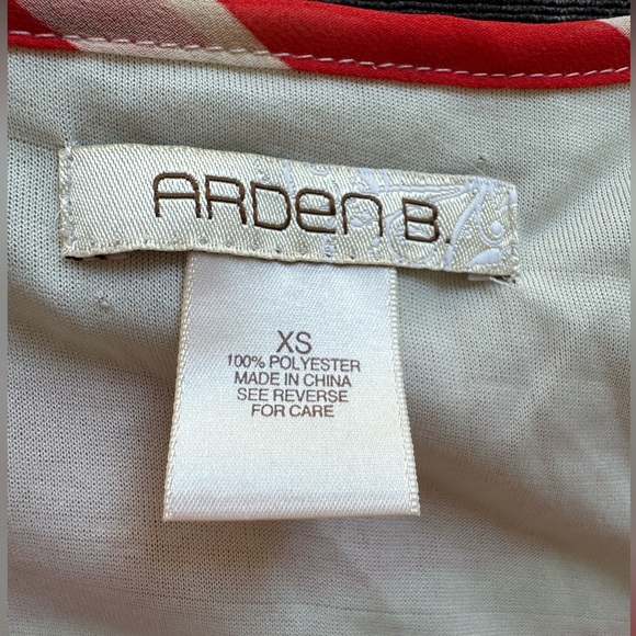 Bundle of women’s XS Express and Guess shirts - Picture 7 of 9